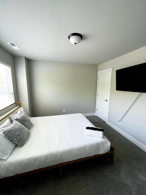 Brand New Build 10 Min- Uptown Villa Charlotte Exterior photo