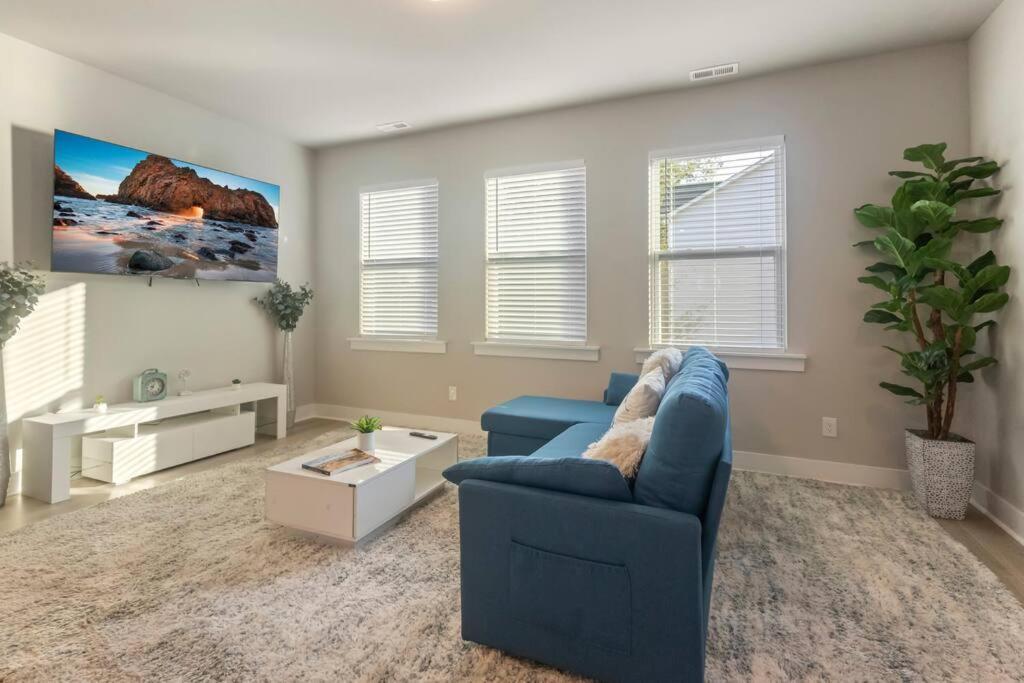 Brand New Build 10 Min- Uptown Villa Charlotte Exterior photo