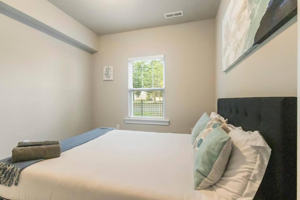 Brand New Build 10 Min- Uptown Villa Charlotte Exterior photo