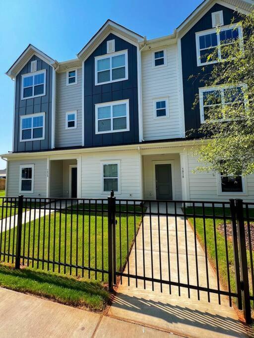 Brand New Build 10 Min- Uptown Villa Charlotte Exterior photo