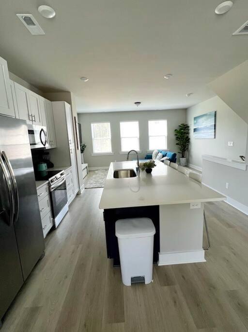 Brand New Build 10 Min- Uptown Villa Charlotte Exterior photo